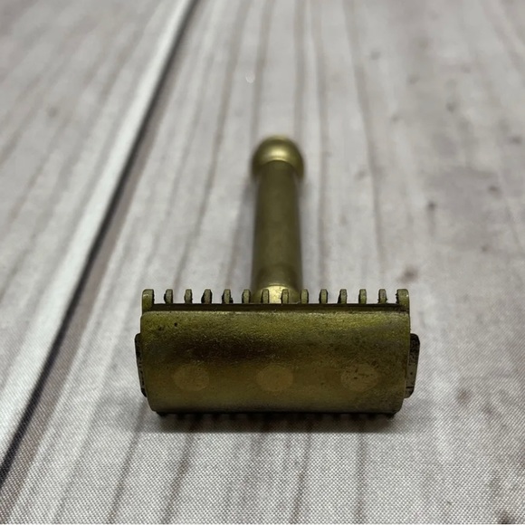 Vintage Gillette Goldtone Double Edge Safety Razor - Picture 4 of 7